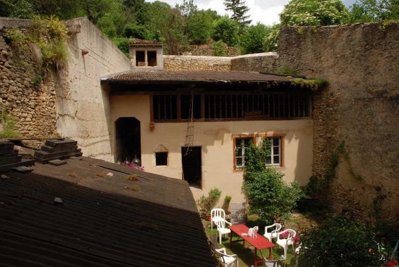 DSC_6619_courtyard.jpg