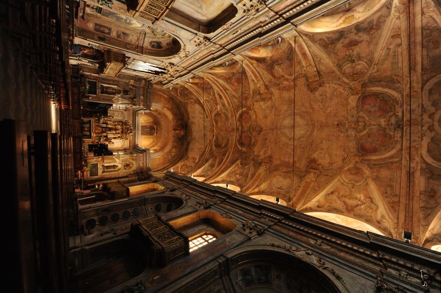 D7C_3815_church.jpg