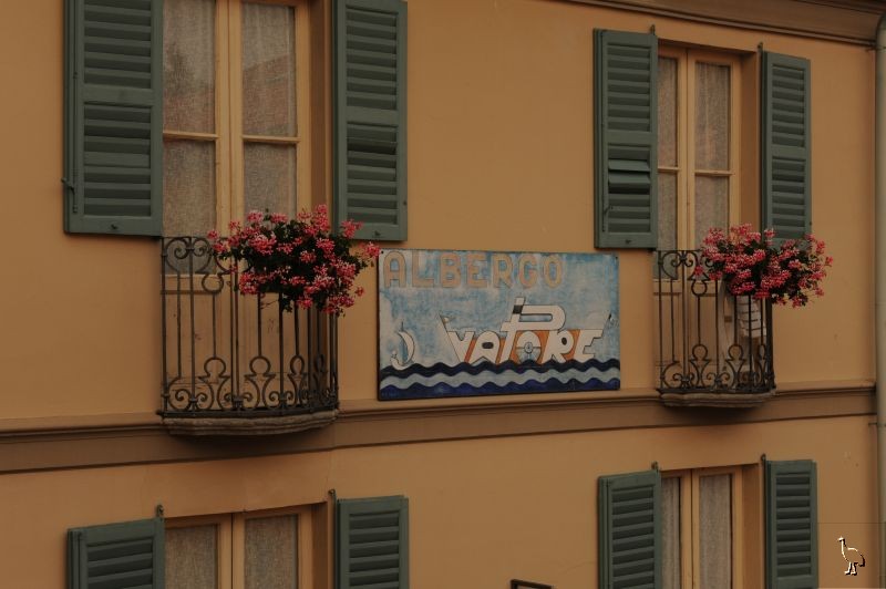 D7C_3860_courtyard_lake_como.jpg