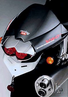 Aprilia_RSV_2000_rear.jpg