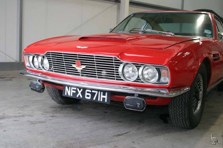 Aston_Martin_DBS_4.jpg