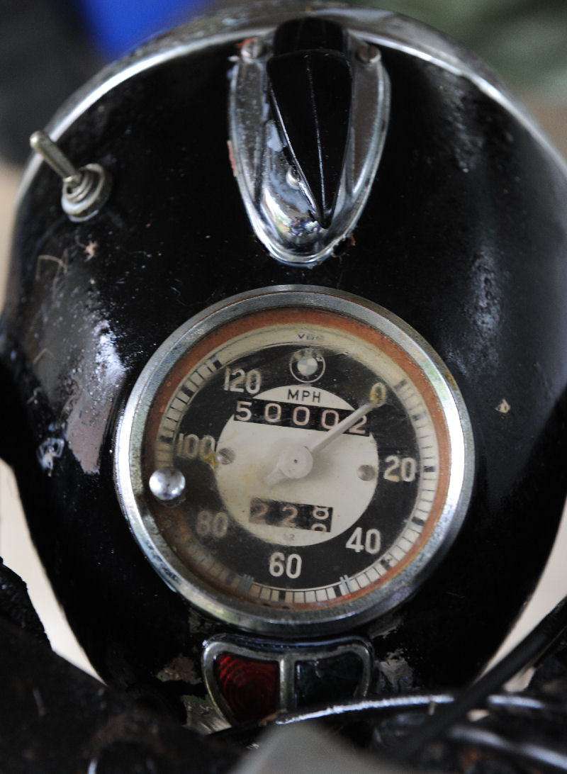 BMW_1965c_R60-2_Speedometer_DSC_4061.jpg