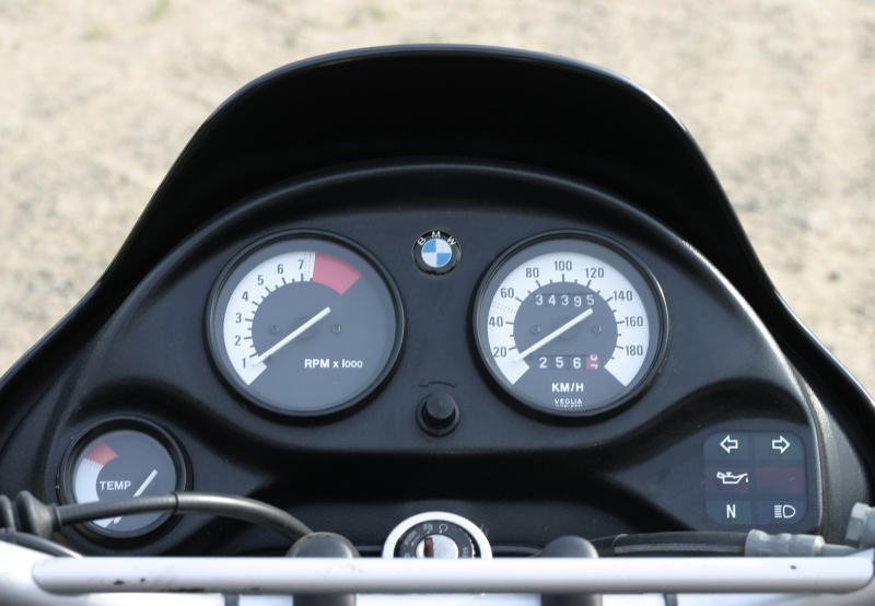 BMW_1997_F650ST_instrument-panel.jpg