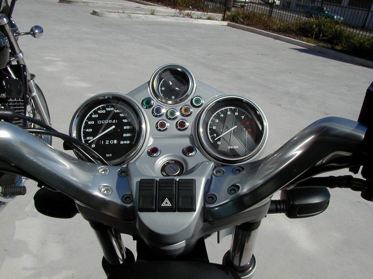 BMW_2001_R1100R_Instruments.JPG