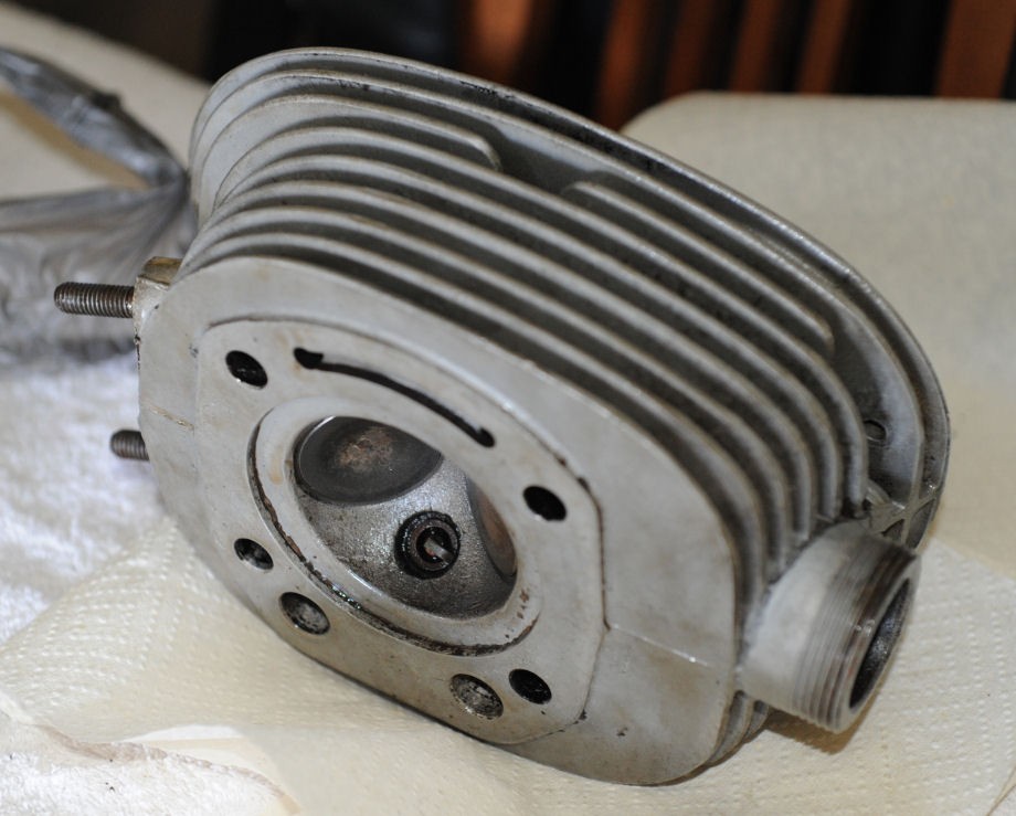 BMW_R60-2_Cylinder_Head_DSC_4252.jpg