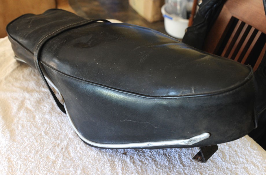 BMW_R60-2_Seat_Dual_Narrow_DSC_4213.jpg BMW_R60-2_Seat_Dual_Narrow_DSC_4213.jpg