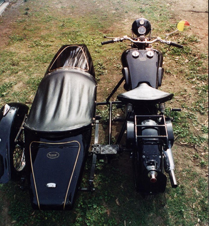 brough_superior_11-80_dusting_1.jpg