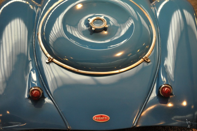 Bugatti_1927_Type_35B_2.jpg