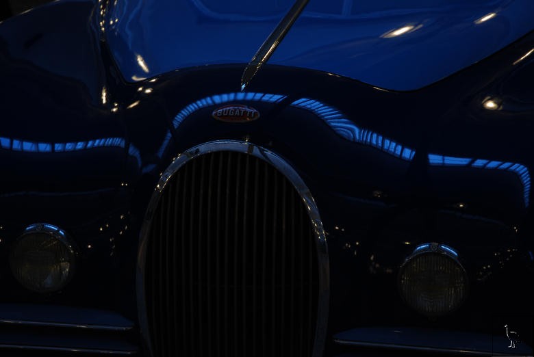 Bugatti_moody_blue.jpg Bugatti_moody_blue.jpg