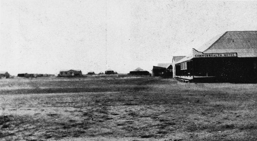 Burketown-1931-Commonwealth-Hotel.jpg