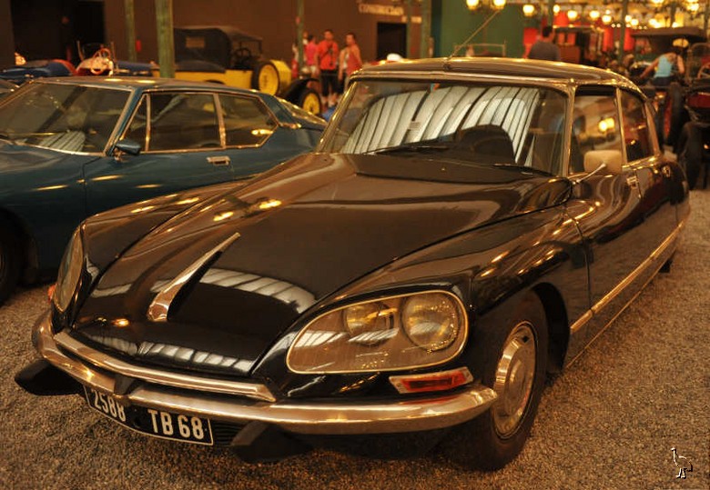 Citroen_1975_DS.jpg