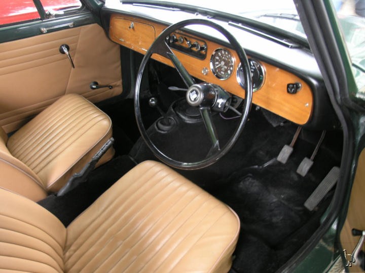 Triumph_Herald_43.jpg