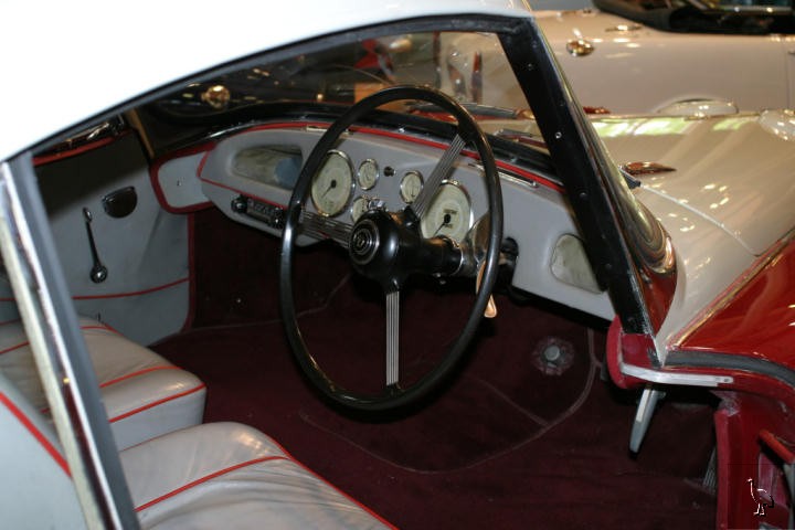 Daimler_Conquest_2944.jpg