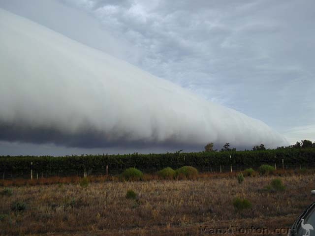 Roll-Cloud-over-Waikerie-050128-3.jpg