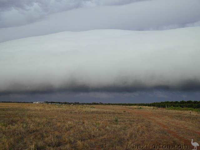 Roll-Cloud-over-Waikerie-050128-5.jpg