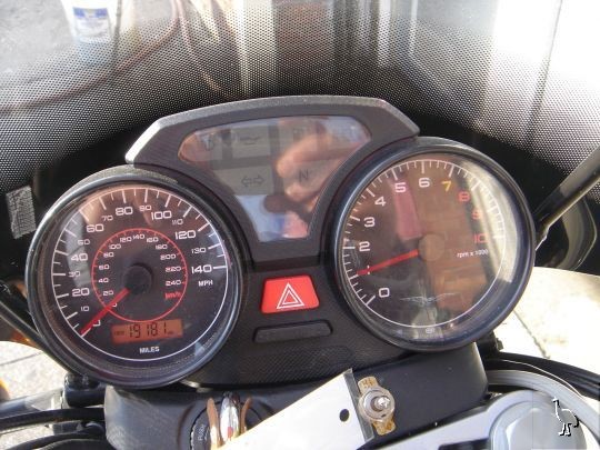 Moto_Guzzi_2004_Breva_750_instruments.jpg