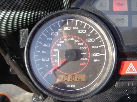 Moto_Guzzi_2004_Breva_750_speedo.jpg