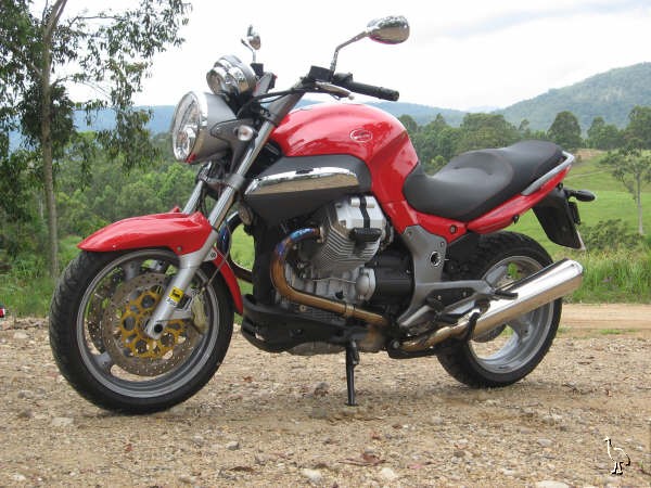 Moto_Guzzi_2008_Breva_850_2.jpg