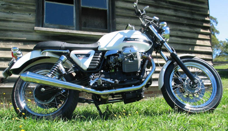 Moto_Guzzi_2008_V7_Classic.jpg