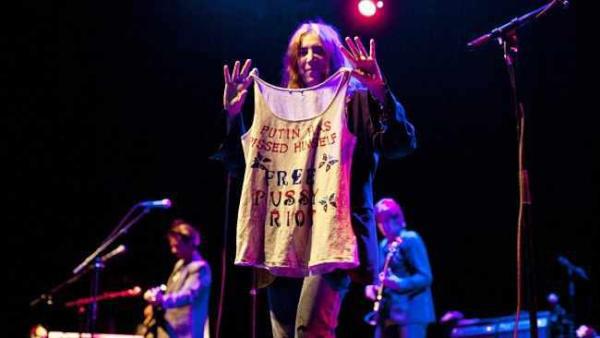 Pussy_Riot_Patti_Smith.jpg