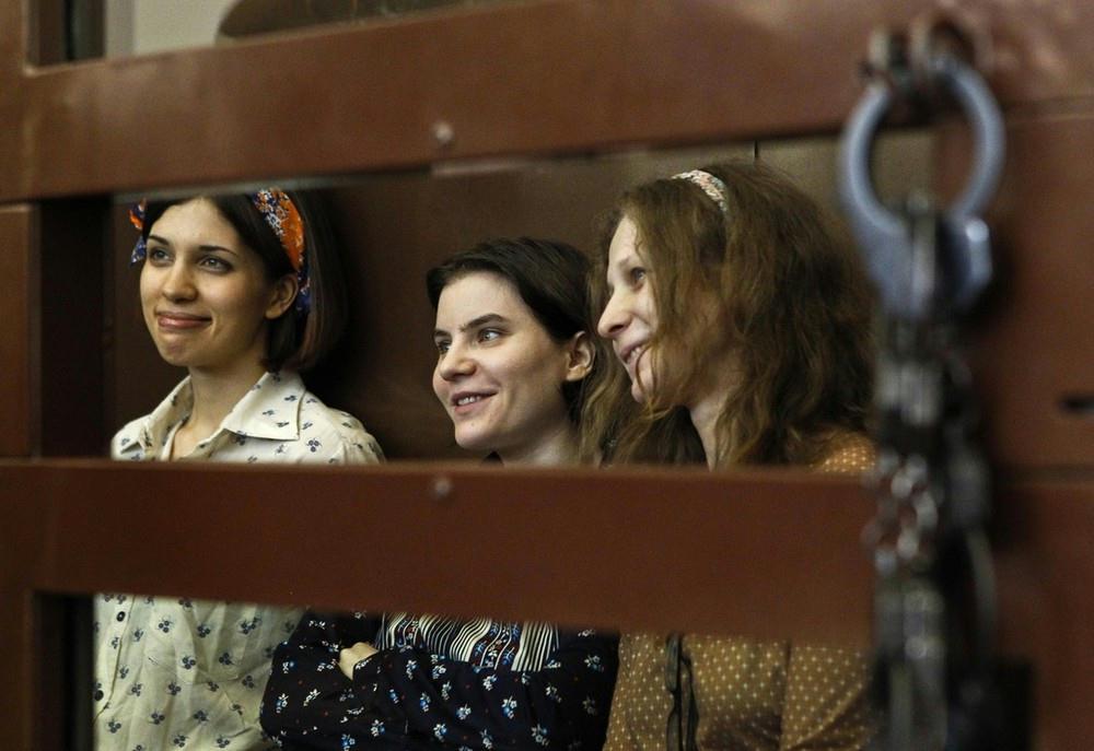 Pussy_Riot_on_trial.jpg