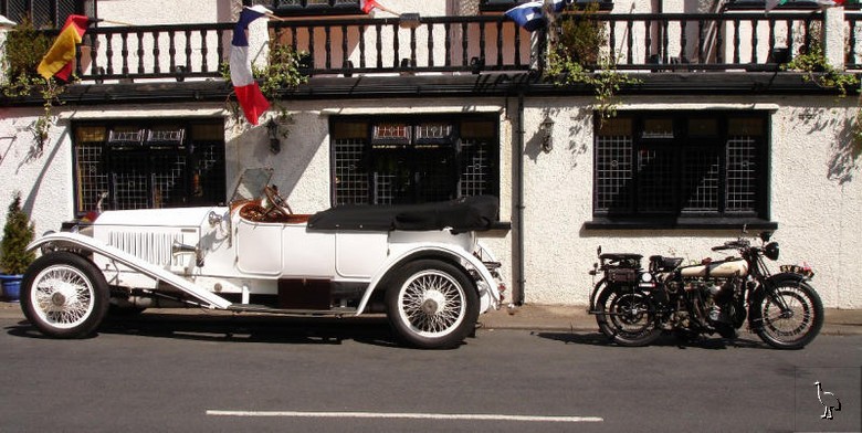 Rolls-Royce_1920_with_Brough_Superior.jpg