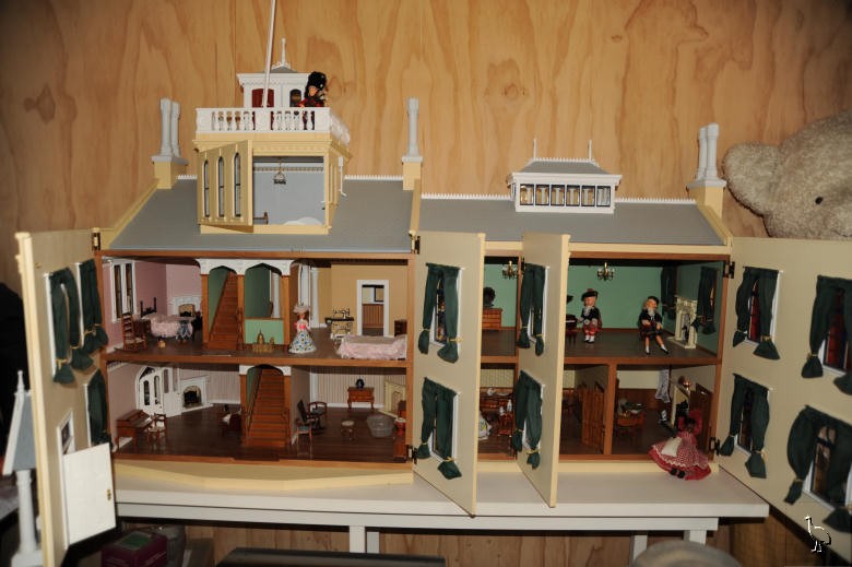 D7C_6779_dollhouse.jpg