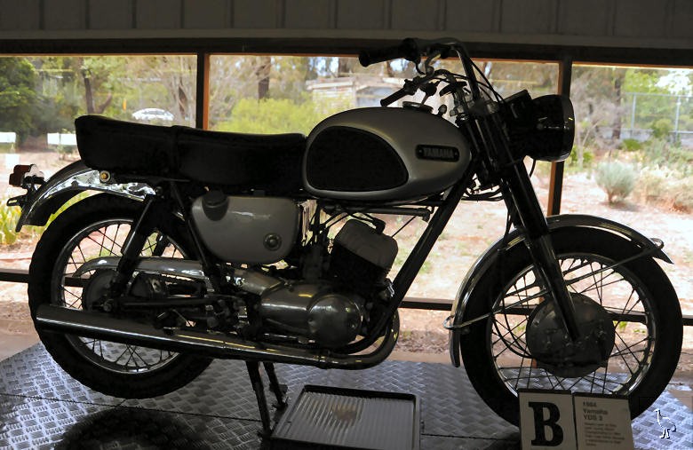 Yamaha_1964_YDS3_16.jpg