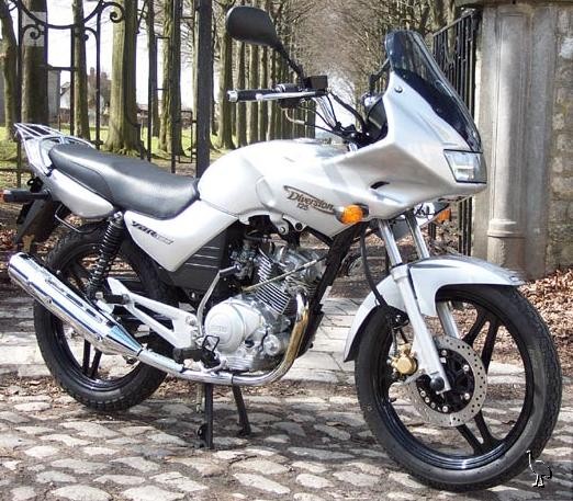 Yamaha_YBR125_Diversion.jpg