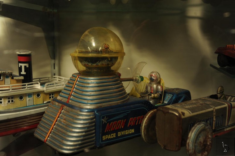 D7C_6793_tin_toys.jpg