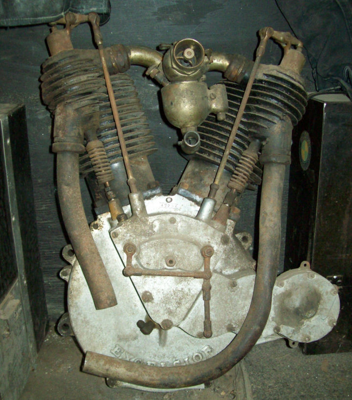Excelsior_1917_Engine_1.jpg