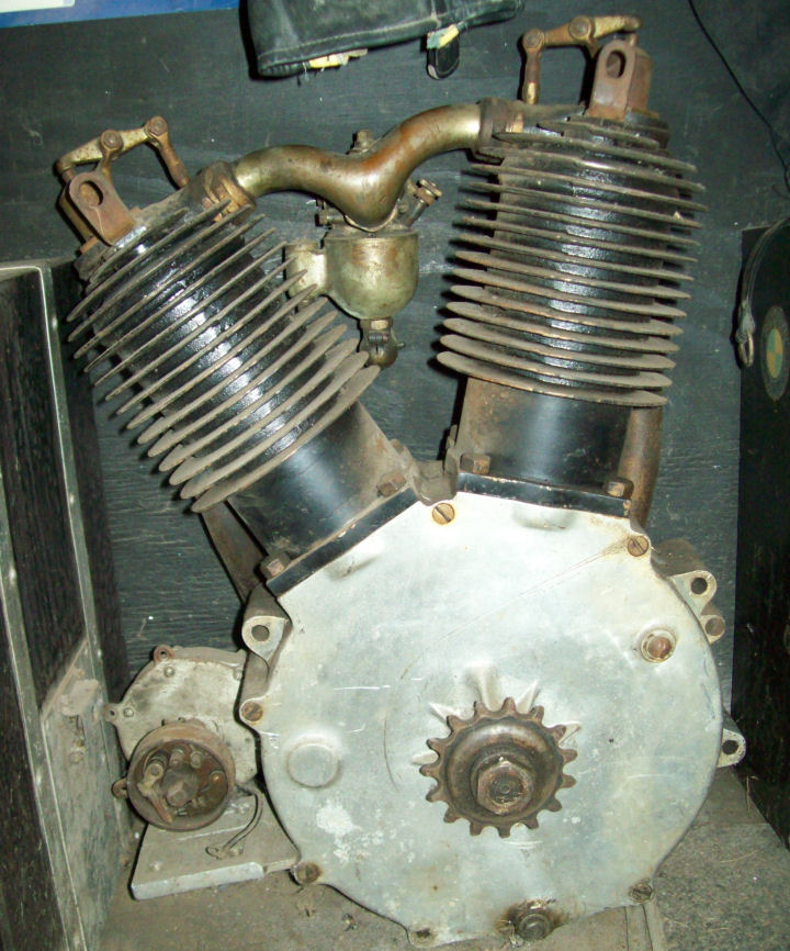 Excelsior_1917_Engine_2.jpg