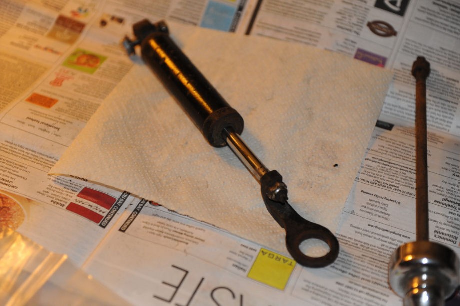 BMW_R69S_Steeringdamper_DSC_4189.jpg