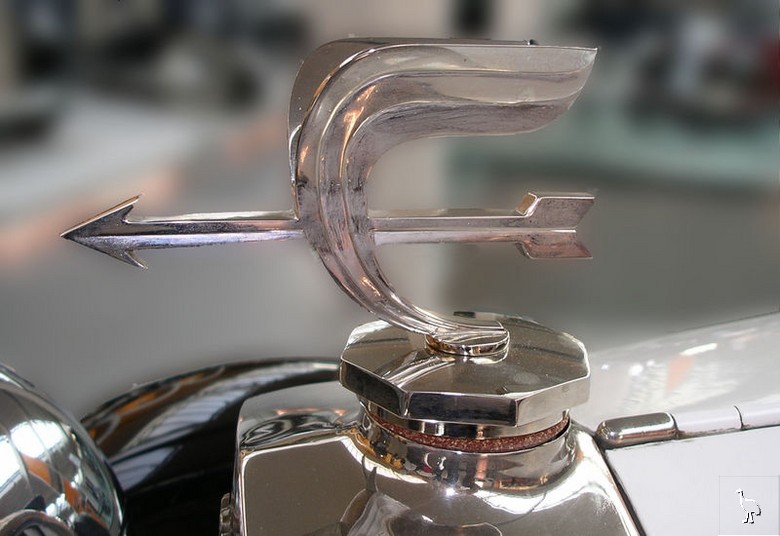 Horch_hood_ornament.jpg