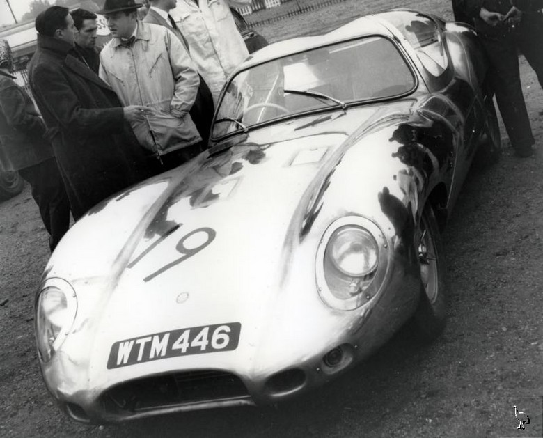 Lister_Jaguar_period_8.jpg