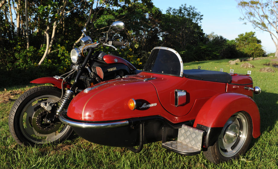 Yamaha_Vmax_1990_Watsonian_64.jpg