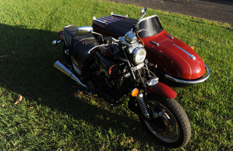 Yamaha_Vmax_1990_Watsonian_69.jpg